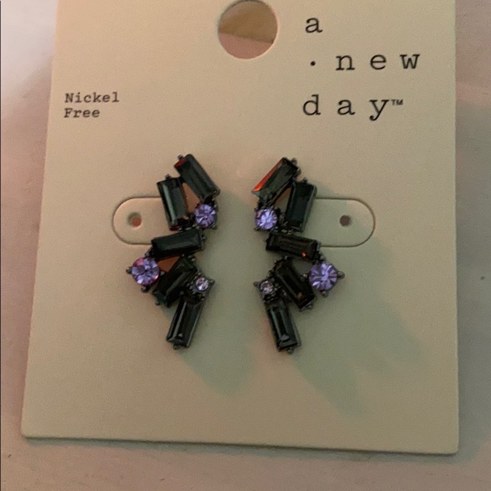brand new earrings - Picture 2 of 3